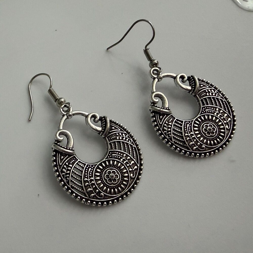 Vtg Style Silver Tone Boho Mandala Crescent Drop Dangle Earrings Tribal Ethnic